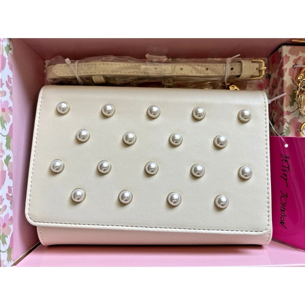 Betsey Johnson Sybil Crossbody Gift Set w/ Card Case & Charms NWT Pink Hearts